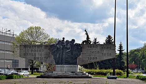 Pomnik Czynu Zbrojnego Proletariatu Krakowa (1986) Kraków, al. I. Daszyńskiego.