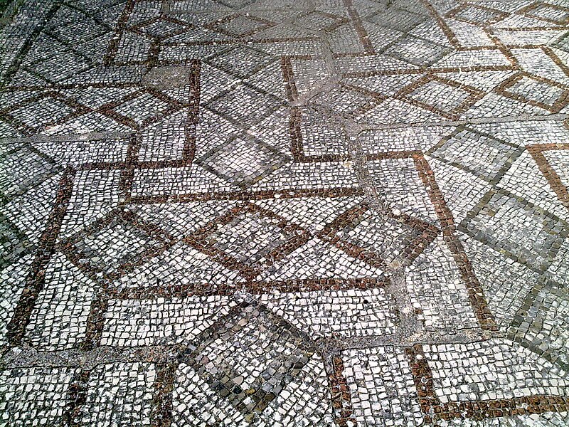 File:Mosaico a croce basilica san leucio canosa.jpg