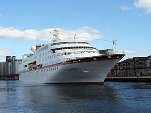 MS Hamburg als Columbus besucht Cork Harbour