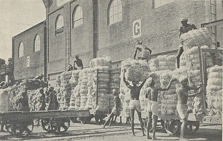 Labourers at a jute mill in the Port of Narayanganj, 1906