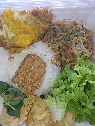 <span class="mw-page-title-main">Nasi pecel</span> Indonesian rice and vegetable dish