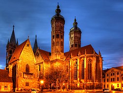 Naumburger Dom zur blauen Stunde.jpg