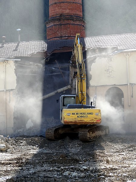 File:New Holland excavators E245 B (4).jpg