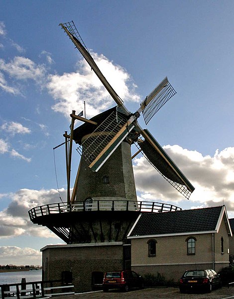 File:Nieuwerkerk aan den IJssel - Windlust vanaf de dijk.jpg