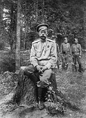 Dernière photo du tsar Nicolas II, en mars 1918, alors qu'il était prisonnier à Iekaterinbourg.