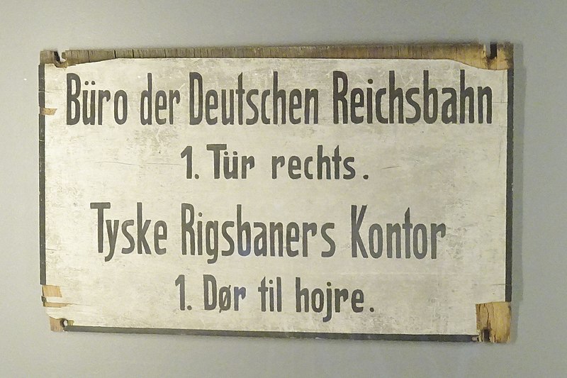 File:Office sign of the Deutsche Reichsbahn.jpg