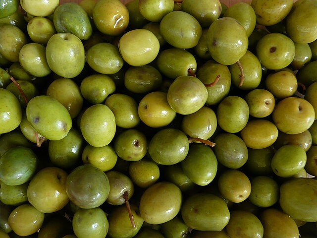 File:Olives 1450040.JPG - Wikimedia Commons