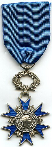 França Ordem Nacional Do Mérito: Graus, Ordens substituídas, Portugueses com Grã-Cruz