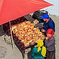 Ein Brotstand auf einem Markt in Kirgistan