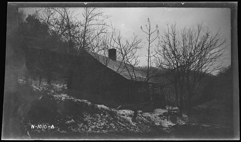 File:Ousley, B.C. farm home - NARA - 279883.jpg