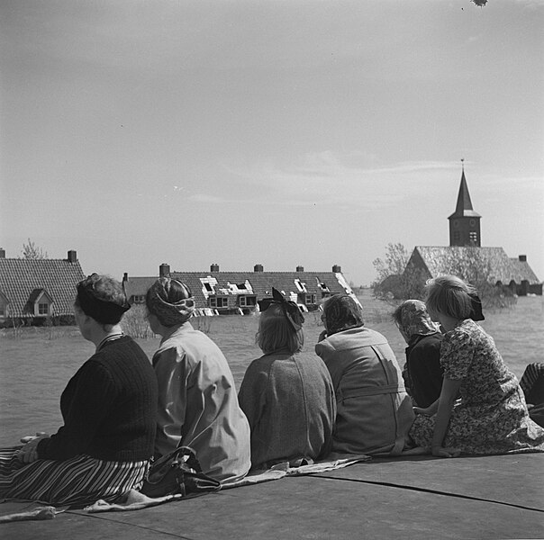 File:Overstroming van de Wieringmeerpolder. Op 17 april 1945 hebben de Duitsers nog d, Bestanddeelnr 900-3181.jpg