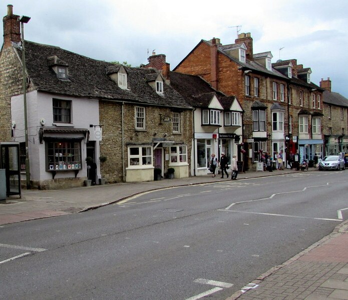 File:Oxford Street, Woodstock - geograph.org.uk - 4538182.jpg