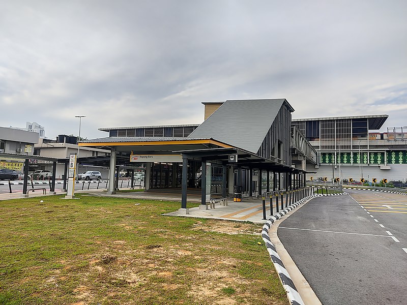 File:PY10 Kepong Baru MRT exterior 20220529 183549.jpg