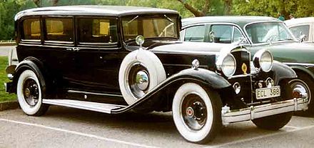 1932 Ninth Series De Luxe Eight model 904 sedan-limousine