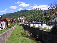 Pača, hlavní ulice