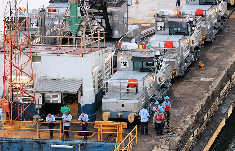 File:Panama Canal Workers and Mules.jpg