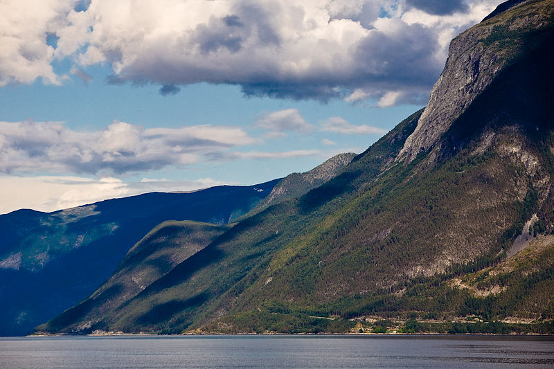 File:Passage to Årdal (2844644857).jpg