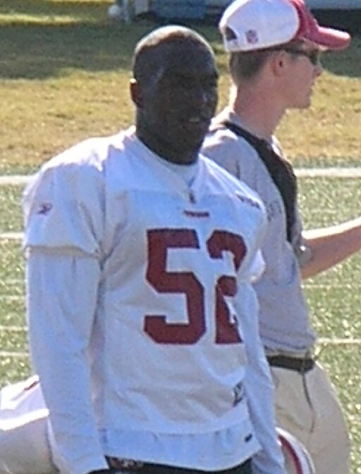 Patrick Willis at 49ers training camp 2010-08-11 3