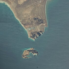 Image satellite montrant la péninsule de Cheikh Saïd et l'île de Périm dans le détroit de Bab-el-Mandeb.