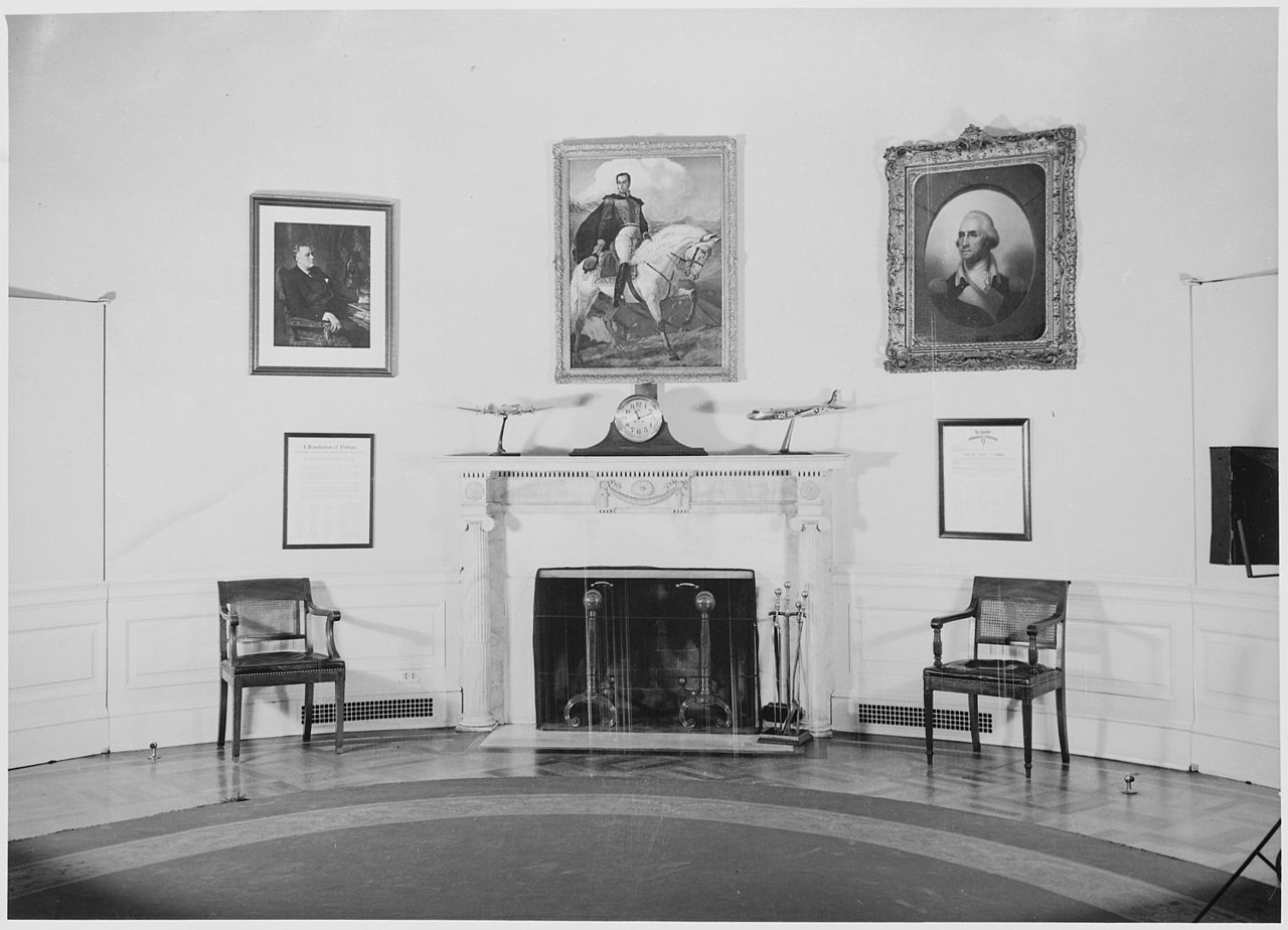15 Terms Everyone in the free standing electric fires Industry Should Know 1280px-Photograph_of_fireplace_and_furniture_in_President_Truman's_Oval_Office_at_the_White_House%2C_with_a_portrait_of_Simon..._-_NARA_-_199455