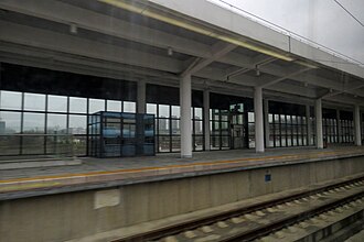 Platform of Pingbanan Railway Station Platform of Pingbanan Railway Station (20180215111827).jpg