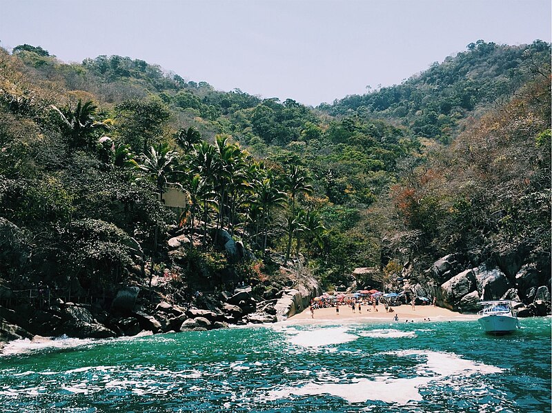 File:Playa de Puerto Vallarta, México.jpg