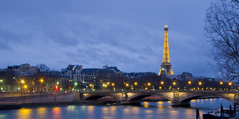 File:Pont des Invalides et Tour Eiffel - 01.jpg