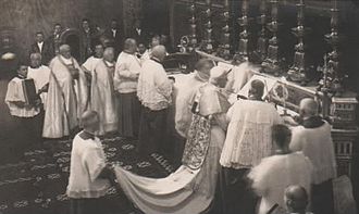 Pope Pius X wearing the falda Pope Pius X in falda.jpg