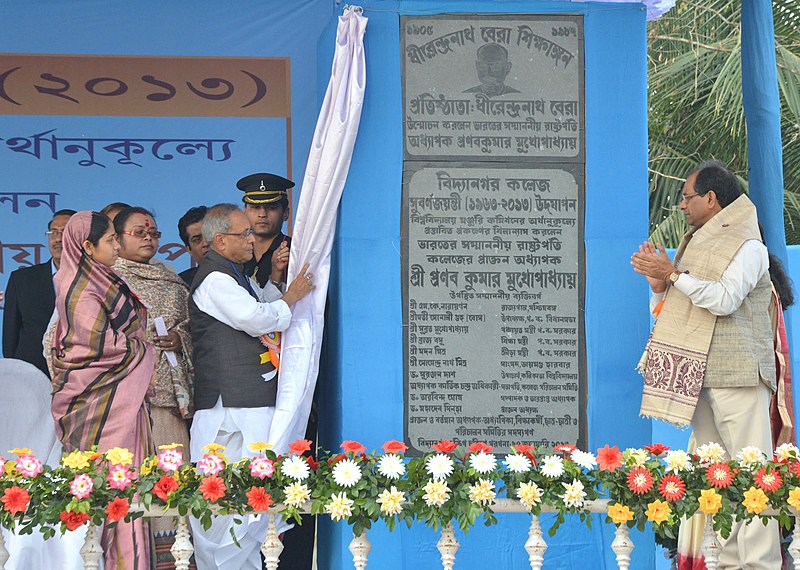 File:Pranab Mukherjee unveiling the plaque to lay the foundation stone of the new building of the Vidyanagar College with UGC’s financial assistance, at Vidyanagar, South 24 Parganas, West Bengal on January 20, 2013.jpg