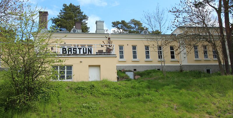 File:Pub Bastun Mariehamn May 2016 01.jpg