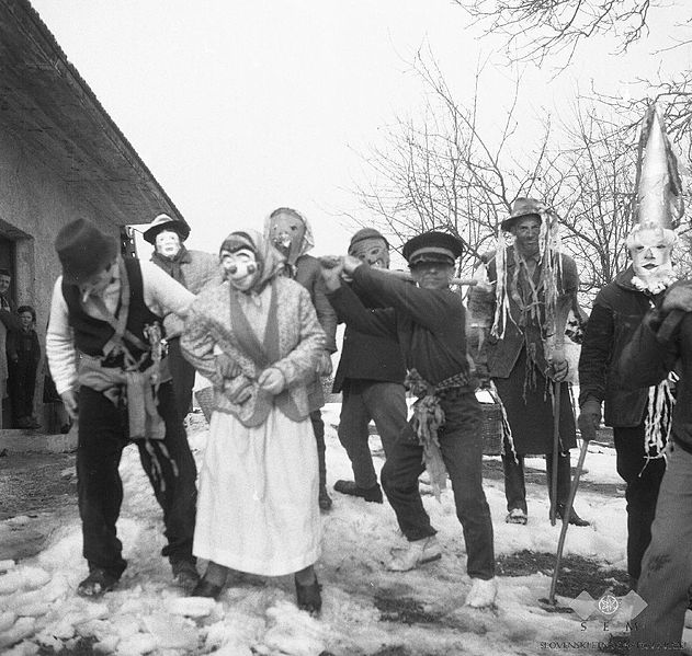 File:Pustne maske iz Malih Lipljen 1965.jpg