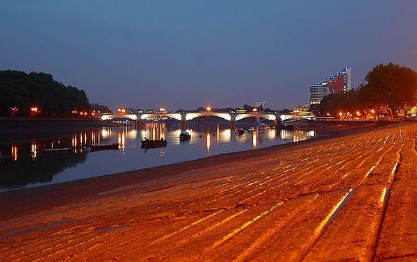 Putney Bridge at night