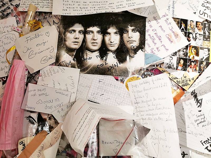 File:Queen tribute wall in Montreux Queen Studio Experience, 2022.jpg