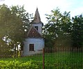 Cealaltă biserică din sat, fosta biserică greco-catolică, datată 1812. Clopotul poartă inscripția: „Deficiente Populo Saxanico Hundor Beconi 1646”