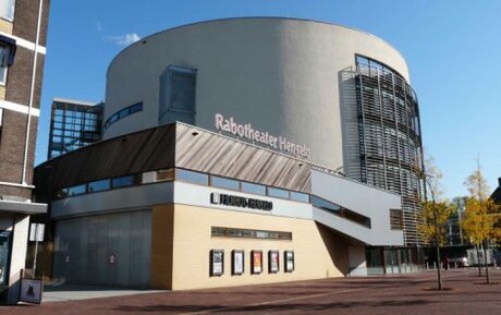 File:Rabotheater.jpg