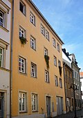 Residential building in closed development