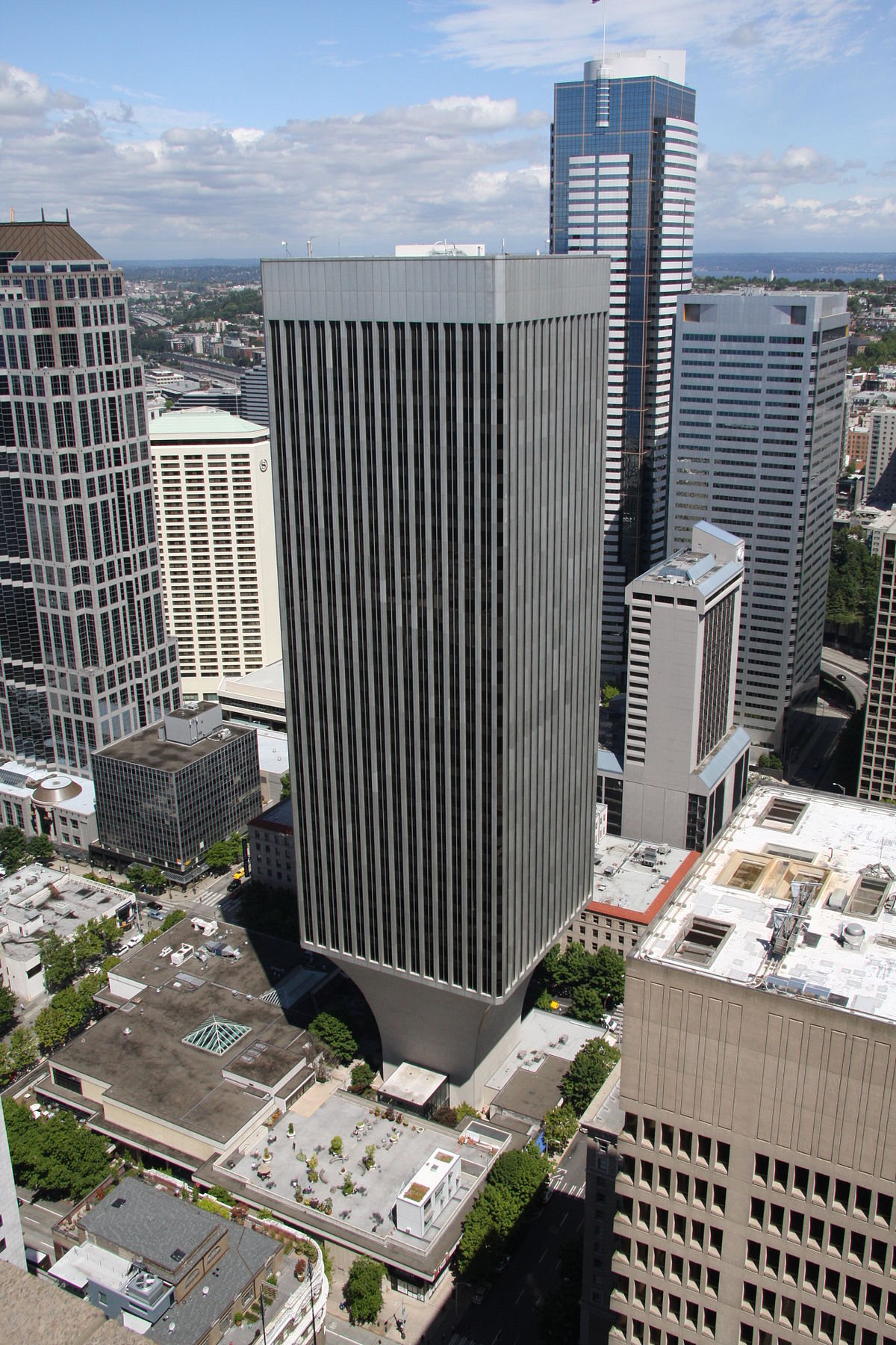 https://upload.wikimedia.org/wikipedia/commons/thumb/c/cc/Rainier_Tower_Seattle_Washington.jpg/1200px-Rainier_Tower_Seattle_Washington.jpg