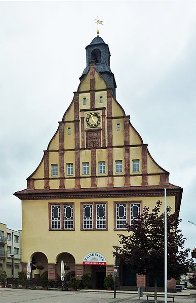 File:Rathaus-Schkeuditz.jpg