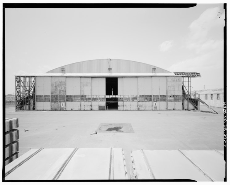 File:Rear elevation of Hangar 1301, showing sliding doors partially open, looking west - Dover Air Force Base, Hangar No. 1301, Dover, Kent County, DE HABS DEL,1-DOV,13-7.tif