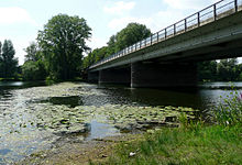 Südschnellweg als Hochstraße über dem Ricklinger Teich