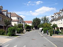 Le chemin des Tournelles, zone d'urbanisation pavillonnaire des années 1990.