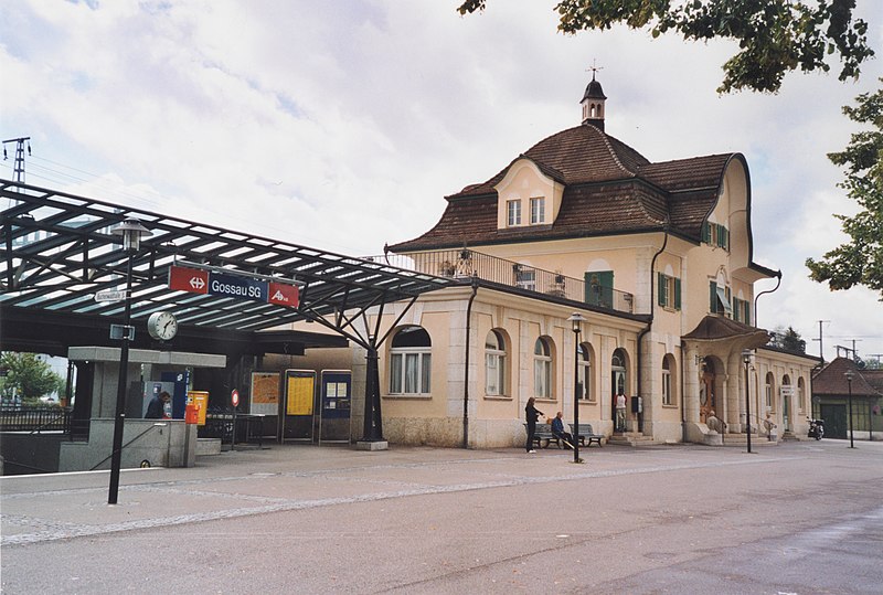 File:SBB Historic - F 122 00435 011 - Gossau SG Stationsgebaeude Strassenseite.jpg