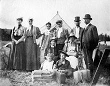 Displaced victims of the 1906 San Francisco earthquake, in front of a temporary tent shelter