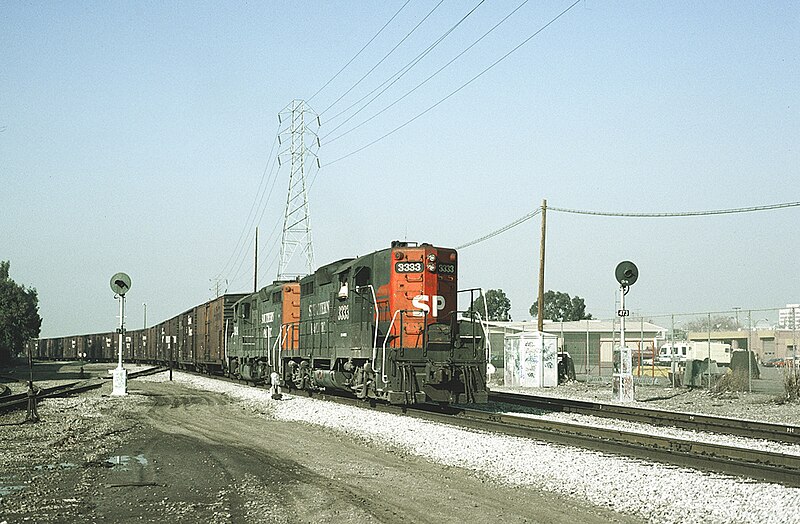 File:SP 3333 Holister East end Cahill Feb91xRP - Flickr - drewj1946.jpg