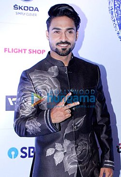 Salman Yusuff Khan at an award event in 2017.jpg