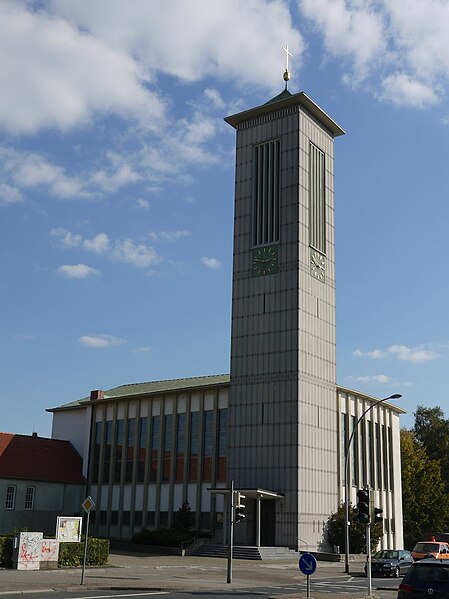 File:Salzgitter-Lebenstedt - Martin-Luther-Kirche 2013-10.jpg