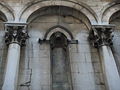 Detalle de una arcada ciega en la Iglesia de San Miguel en Foro en Lucca