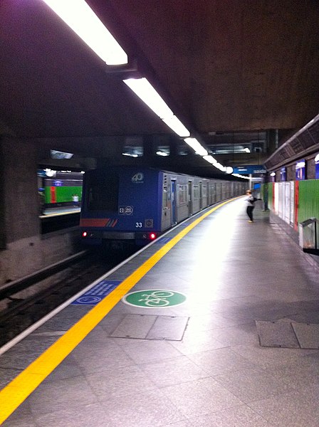 Fichier:Sao Paulo Metro Line 1 (5189482551).jpg