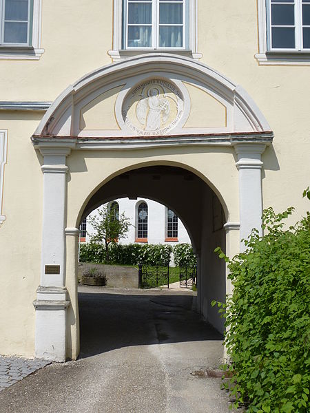 File:Schloss Holzgünz 03.JPG