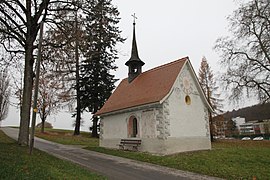 Kapelle St. Peter und Paul mit aufgemalten Eckquadern